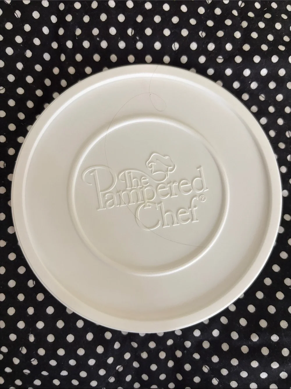Like new! Pampered Chef Clear Glass Prep Bowls with White Lids - Set of 2